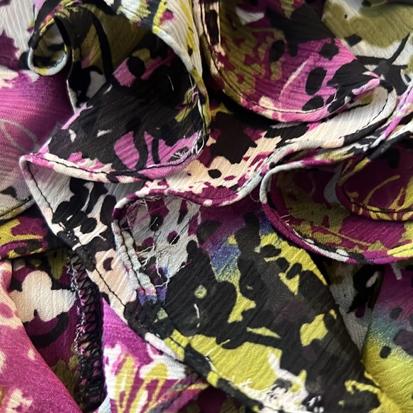 🌻 S.L.B. Petite Ruffle Neck Patterned Blouse - Picture 4 of 7